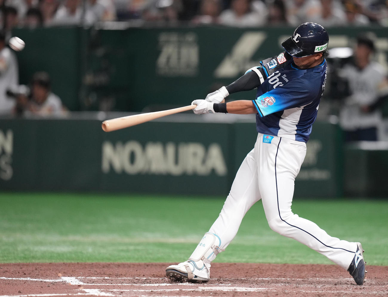 ソフトバンク対西武　7回表ソフトバンク1死一塁、右越え2点本塁打を放つ西川（撮影・鈴木みどり）