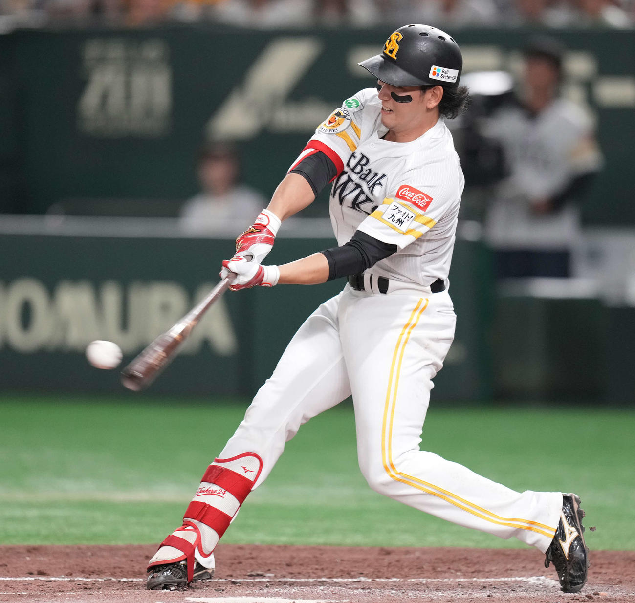 ソフトバンク対西武　3回裏ソフトバンク1死三塁、右適時二塁打を放つ栗原（撮影・鈴木みどり）
