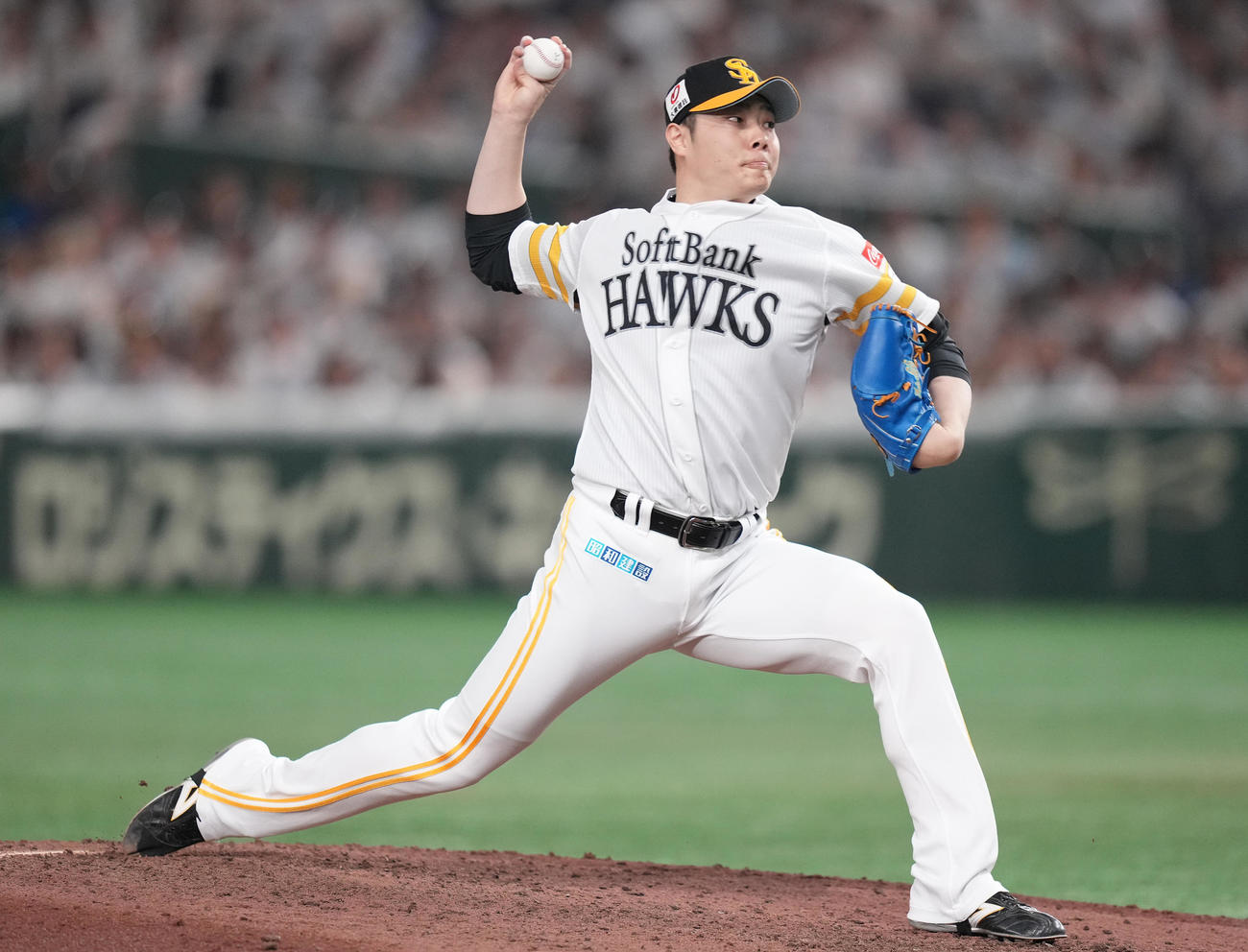 ソフトバンク対西武　8回表から2番手で登板したソフトバンク松本裕（撮影・鈴木みどり）