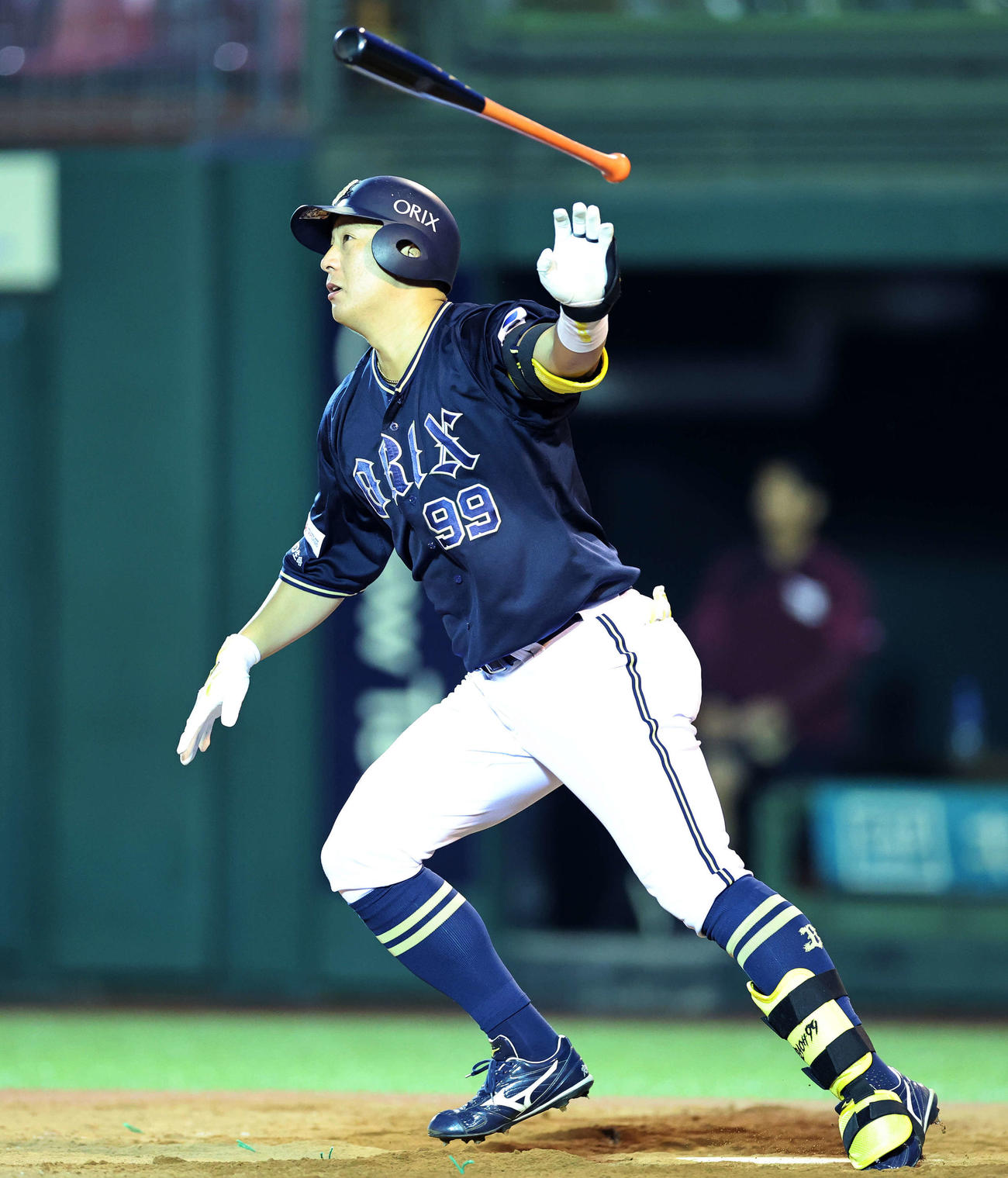 楽天対オリックス　5回表オリックス1死一、三塁、杉本は左中間3点本塁打を放つ（撮影・鈴木正人）