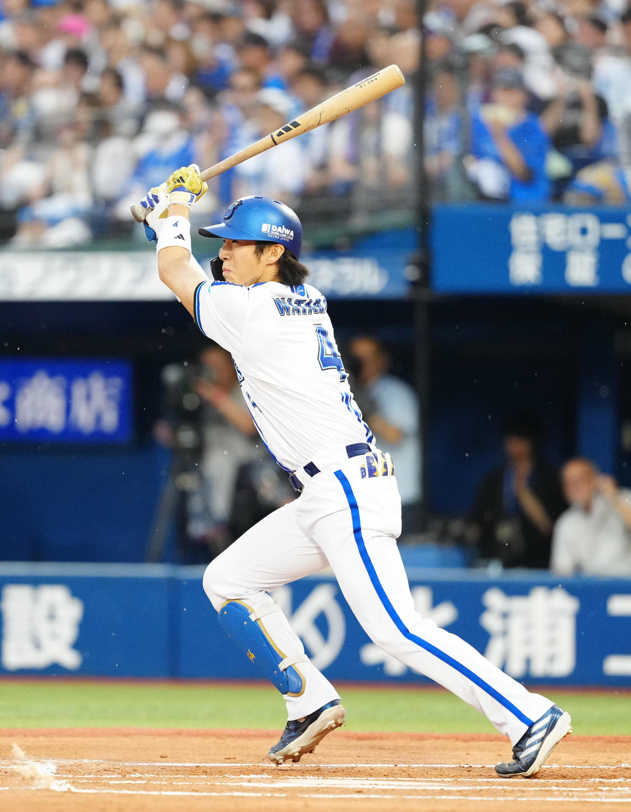 DeNA対ヤクルト　1回裏DeNA1死、中前打を放つ度会（撮影・江口和貴）