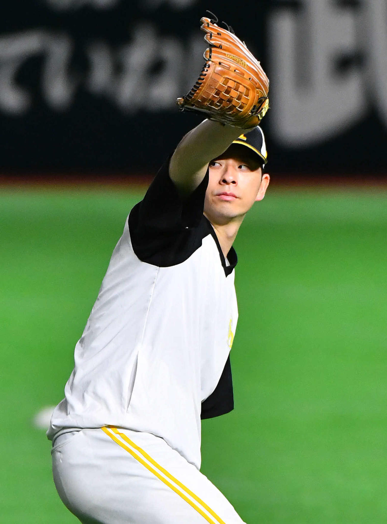キャッチボールを行う大関（撮影・岩下翔太）