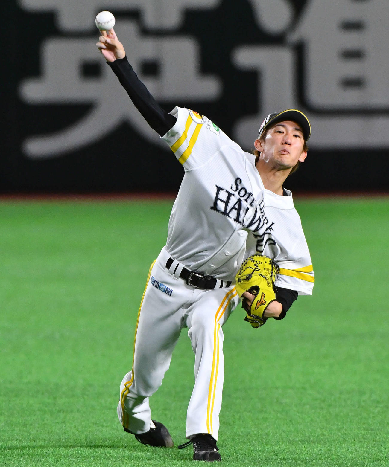 キャッチボールを行う大津（撮影・岩下翔太）