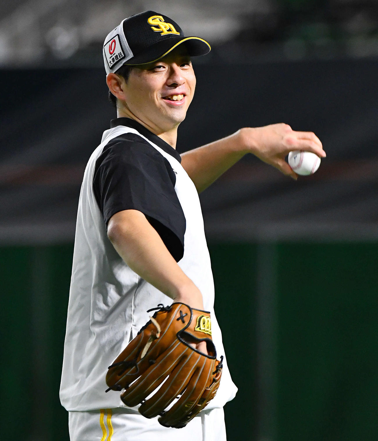 キャッチボールを行う大関（撮影・岩下翔太）