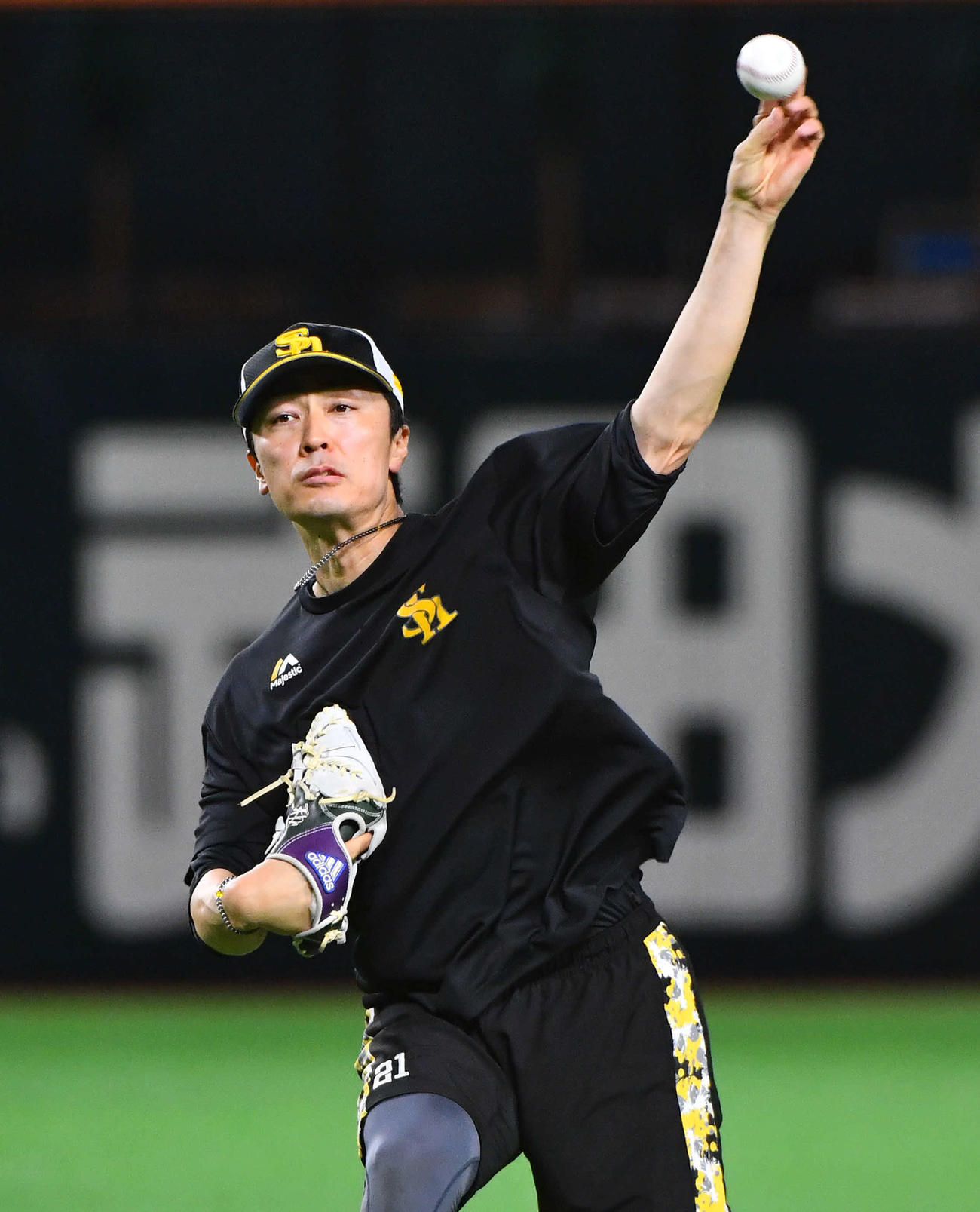 キャッチボールを行う和田（撮影・岩下翔太）