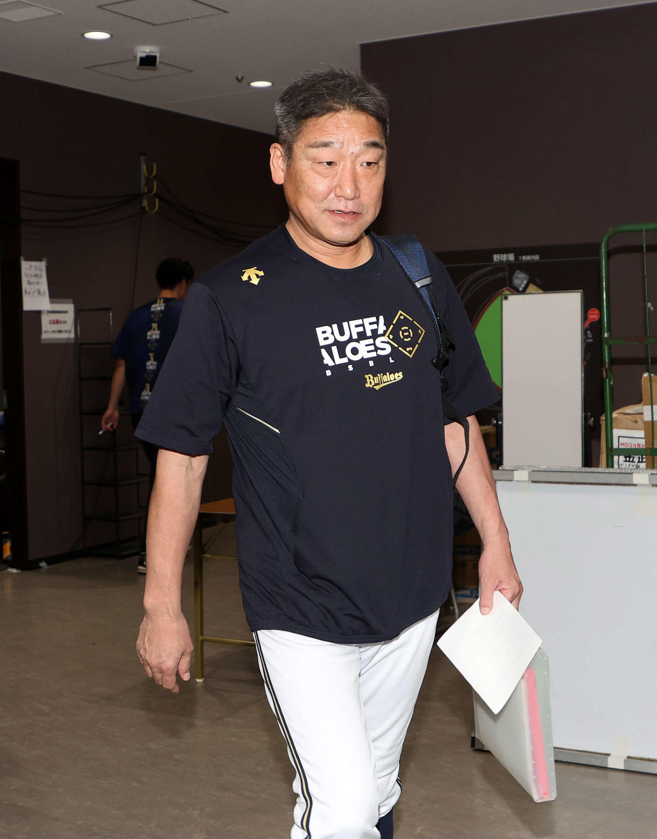 楽天対オリックス　球場を引き揚げるオリックス中嶋監督（撮影・鈴木正人）