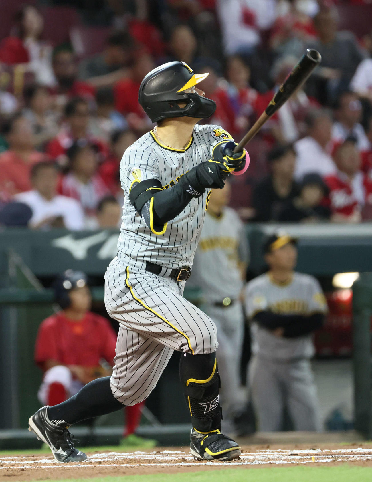 広島対阪神　6回表阪神2死、佐藤輝は勝ち越しの左越え本塁打を放つ（撮影・加藤孝規）