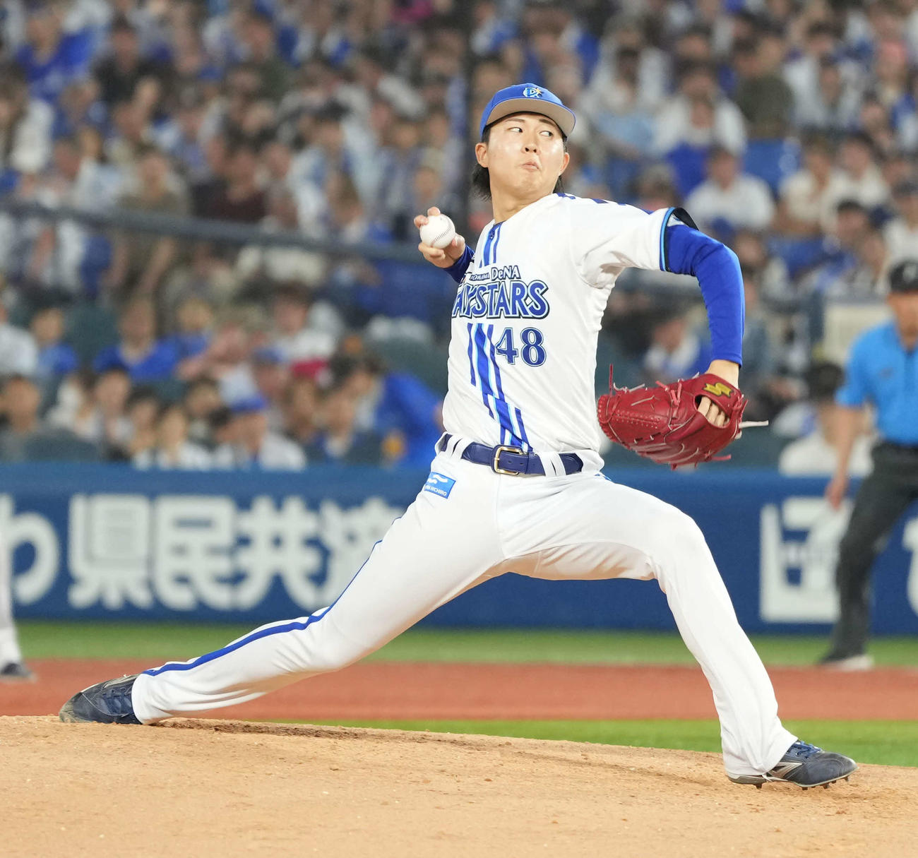 DeNA対ヤクルト　DeNA3番手で登板した京山（撮影・小沢裕）