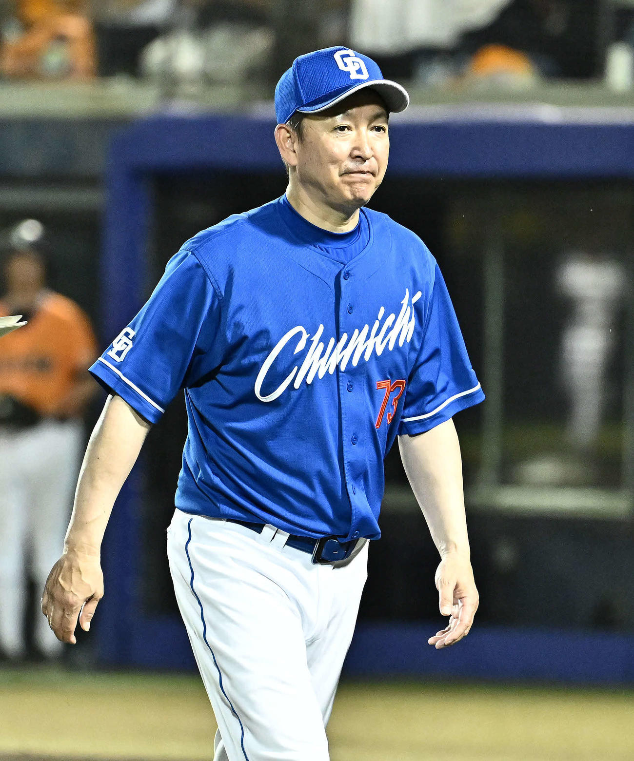 巨人対中日　交代を告げる中日立浪監督（撮影・滝沢徹郎）