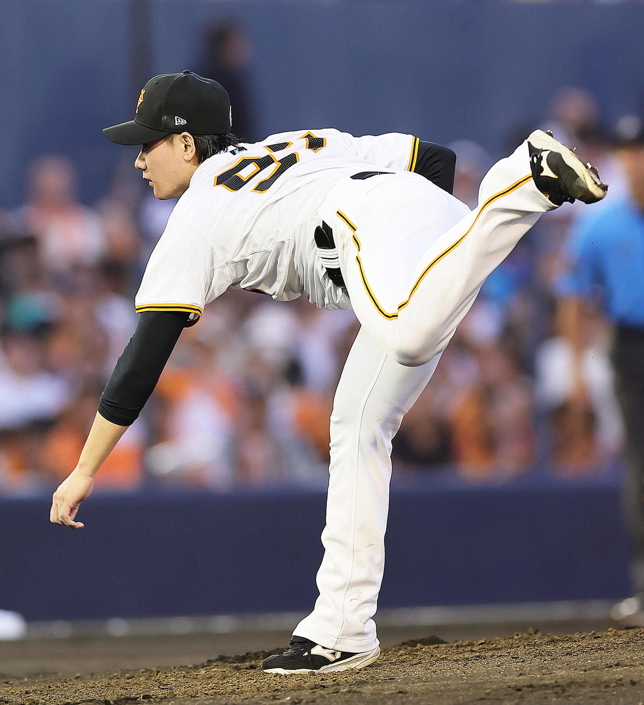 巨人対中日　巨人先発の井上（撮影・足立雅史）