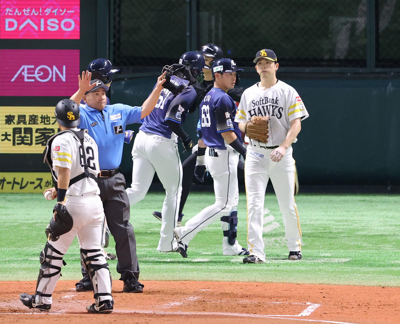 ソフトバンク対西武　3回表西武2死満塁、外崎に先制2点適時打を浴びた大関（撮影・梅根麻紀）