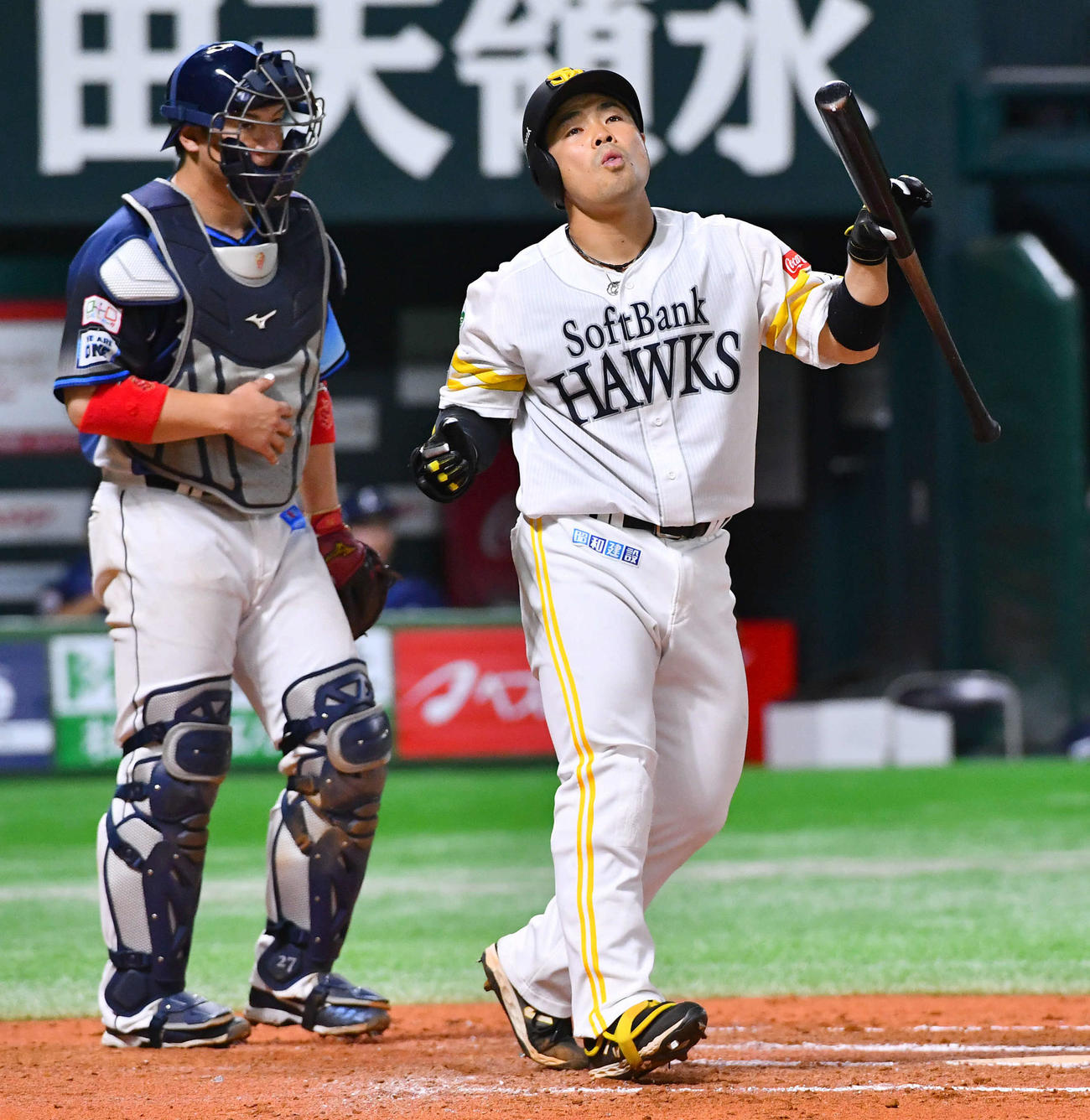 ソフトバンク対西武　7回裏ソフトバンク1死、見逃し三振に倒れた近藤（撮影・岩下翔太）