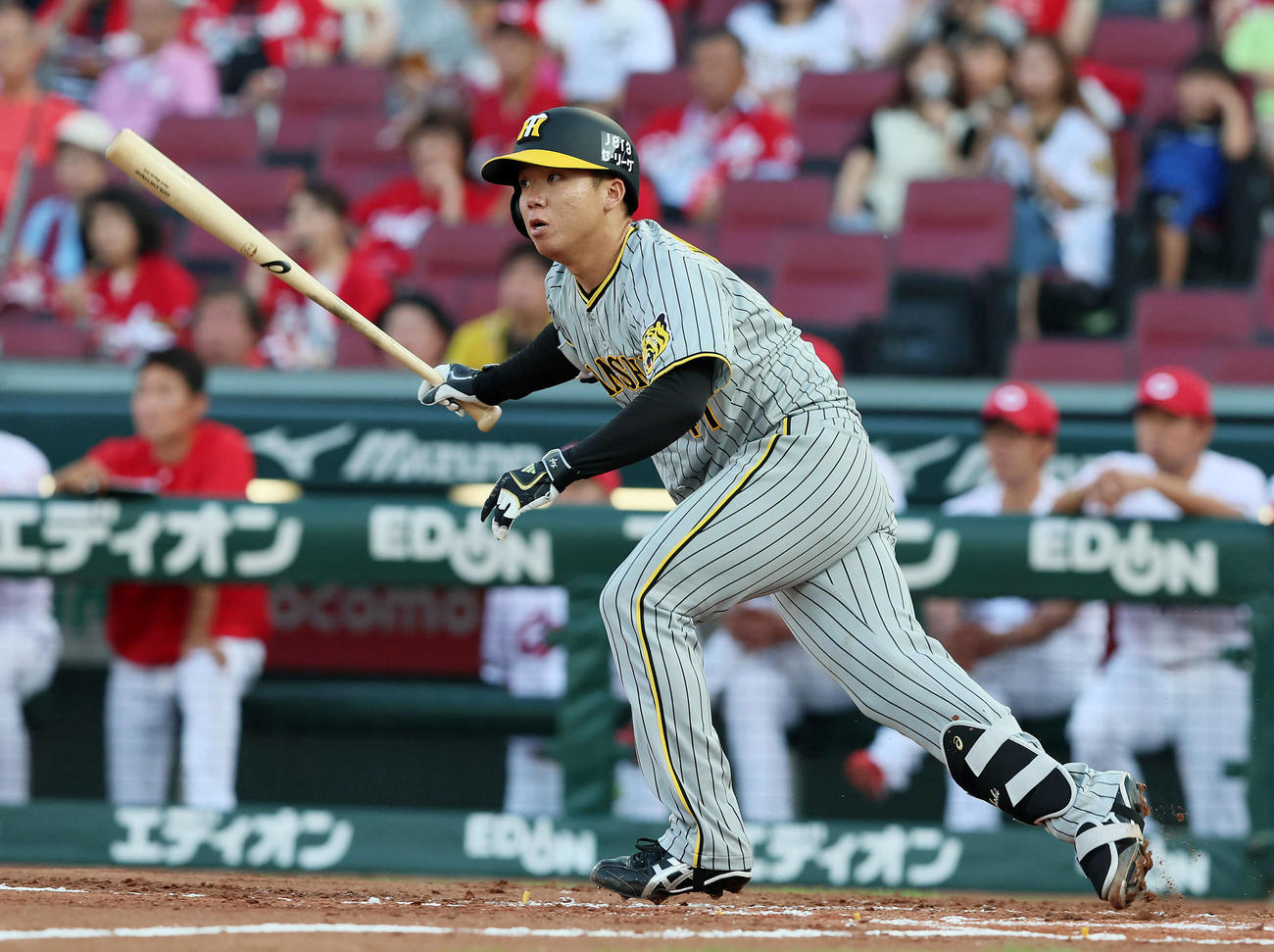 広島対阪神　2回表阪神1死一、三塁、村上は左適時打を放つ（撮影・加藤哉）
