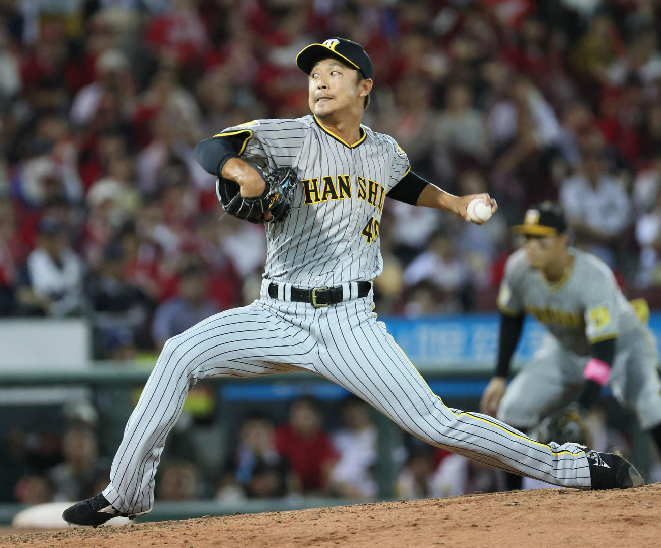 広島対阪神　8回裏広島、阪神2番手の島本（撮影・加藤孝規）