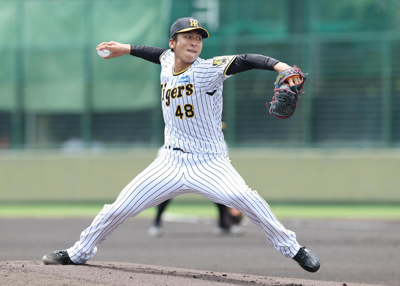 ウエスタン・リーグの中日戦に先発し力投する阪神茨木（撮影・前田充）