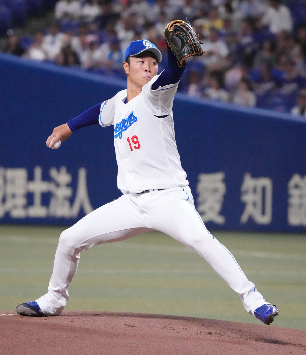 中日対広島　1回表、登板する中日先発の高橋宏（撮影・森本幸一）
