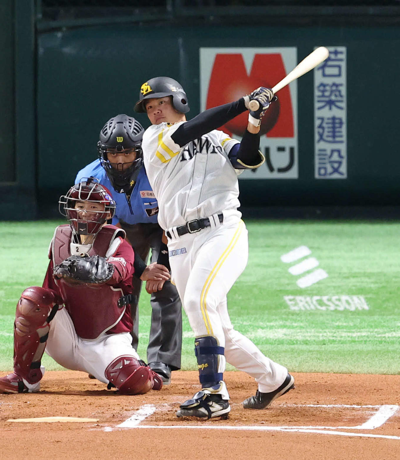 ソフトバンク対楽天　6回裏ソフトバンク1死、吉田は中前にプロ初安打を放つ（撮影・鬼束羽瑠菜）
