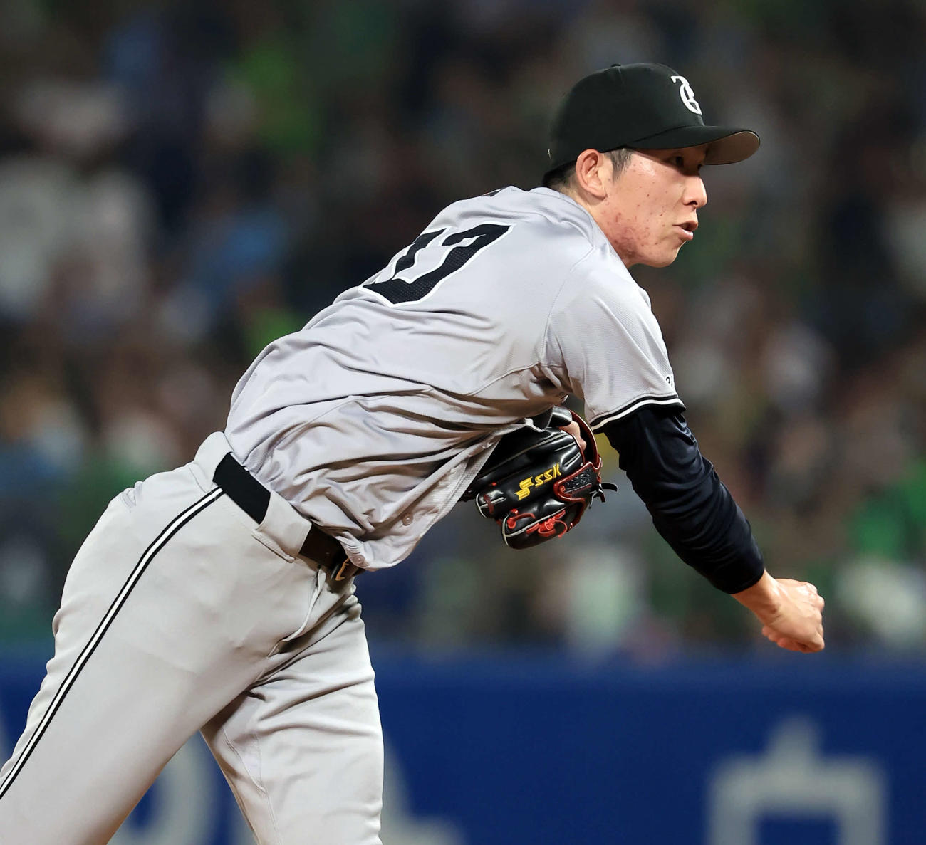 ヤクルト対巨人　力投する巨人先発戸郷（撮影・浅見桂子）
