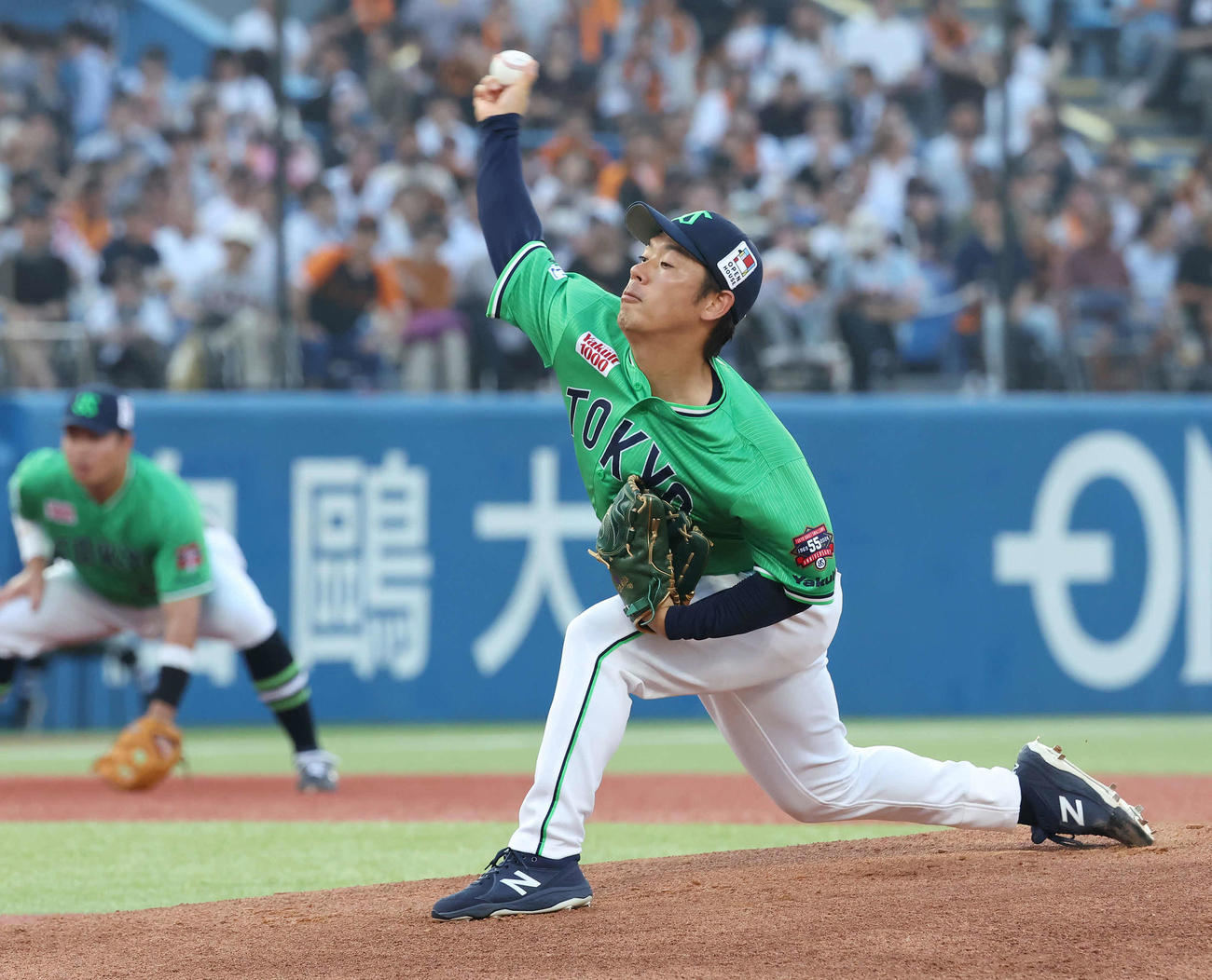 ヤクルト対巨人　力投するヤクルト先発小川（撮影・丹羽敏通）