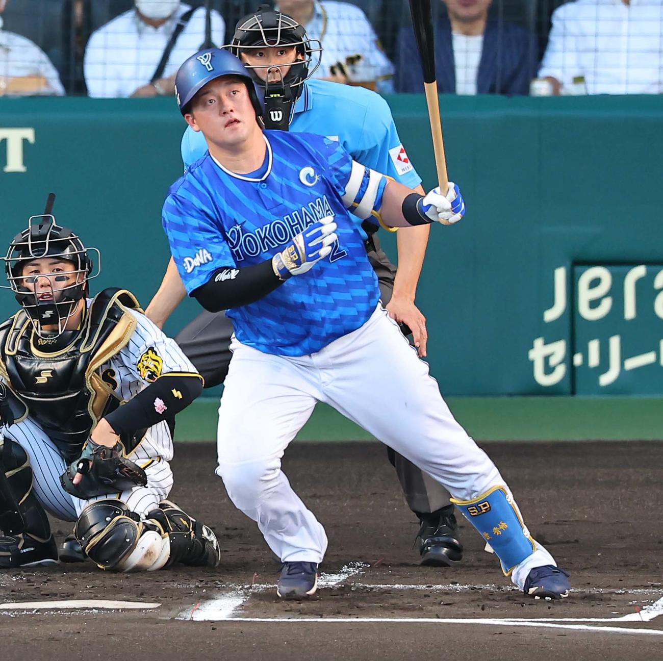阪神対DeNA 2回表DeNA無死、牧は左前打を放つ（撮影・上田博志）