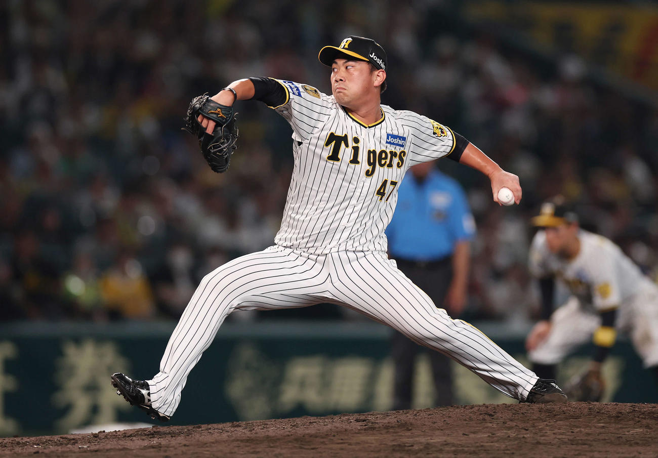 阪神対DeNA　力投する阪神2番手の桐敷（撮影・前田充）