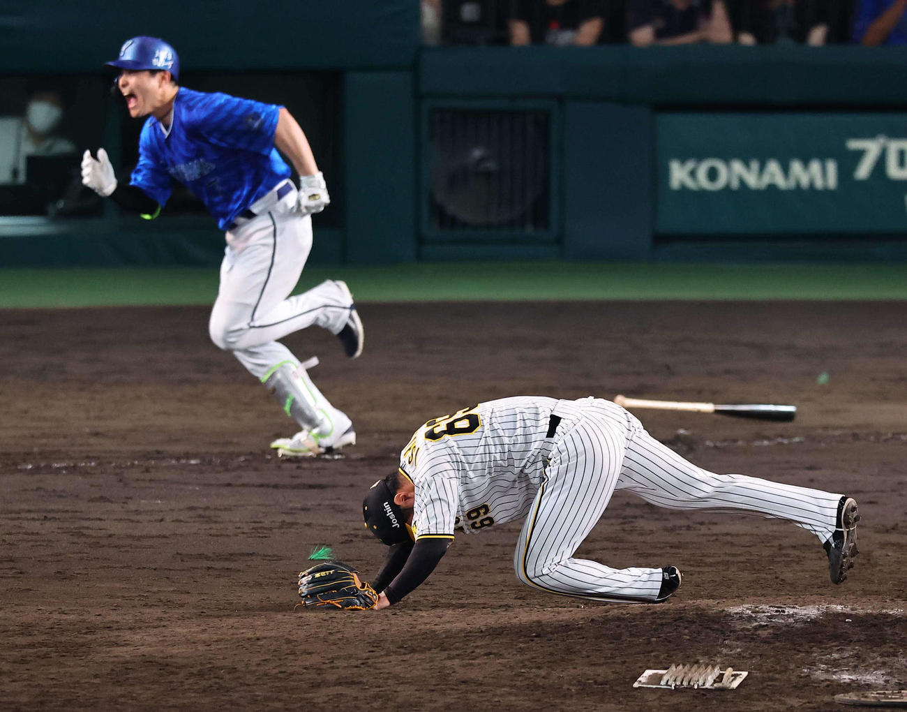 阪神対DeNA 10回表DeNA1死三塁、石井は佐野に勝ち越し適時打を浴びる（撮影・上田博志）