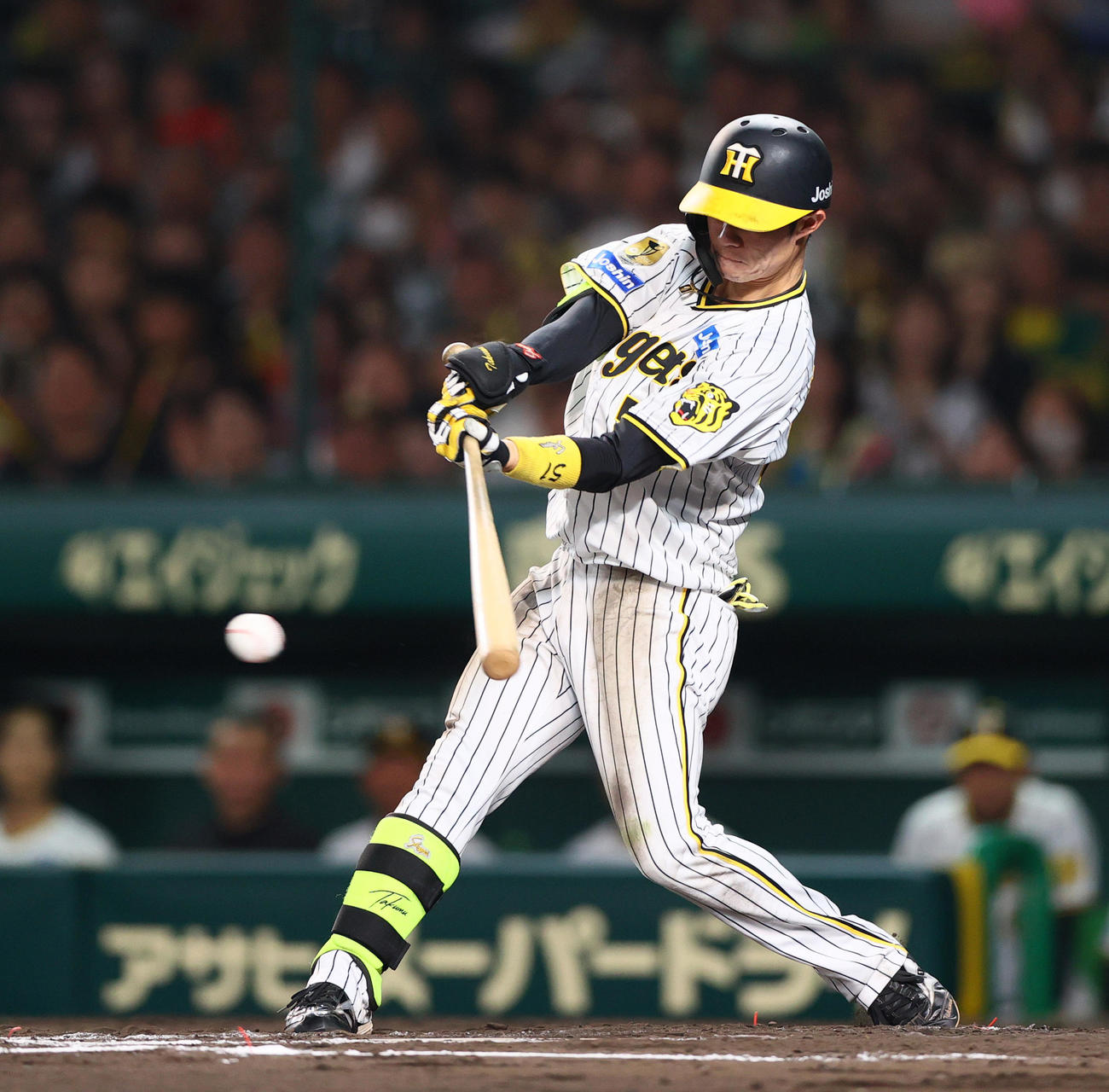 阪神対DeNA 7回裏阪神2死一塁、中野は中前打を放つ（撮影・上山淳一）