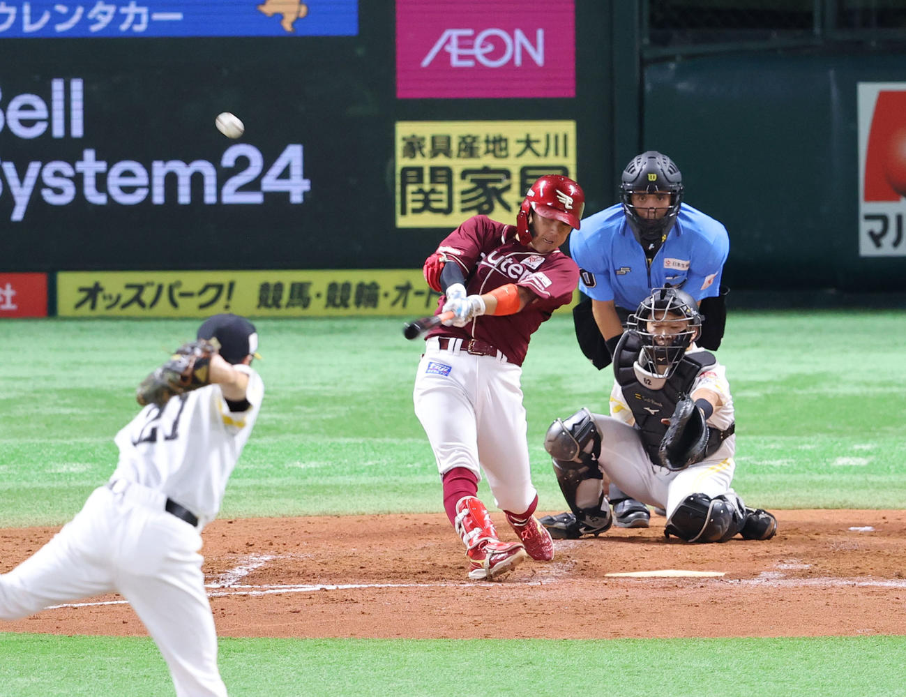 ソフトバンク対楽天　4回表楽天無死一、三塁、鈴木大は右越えに逆転となる3点本塁打を放つ（撮影・梅根麻紀）