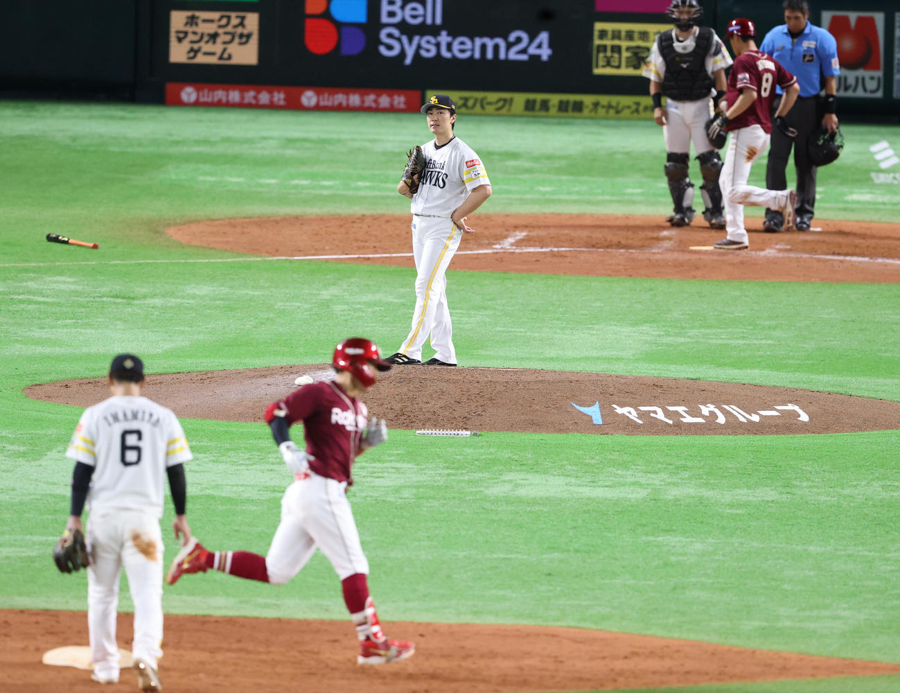 ソフトバンク対楽天　4回表楽天無死一、三塁、鈴木大に右越え逆転3点本塁打を浴びた和田（撮影・梅根麻紀）