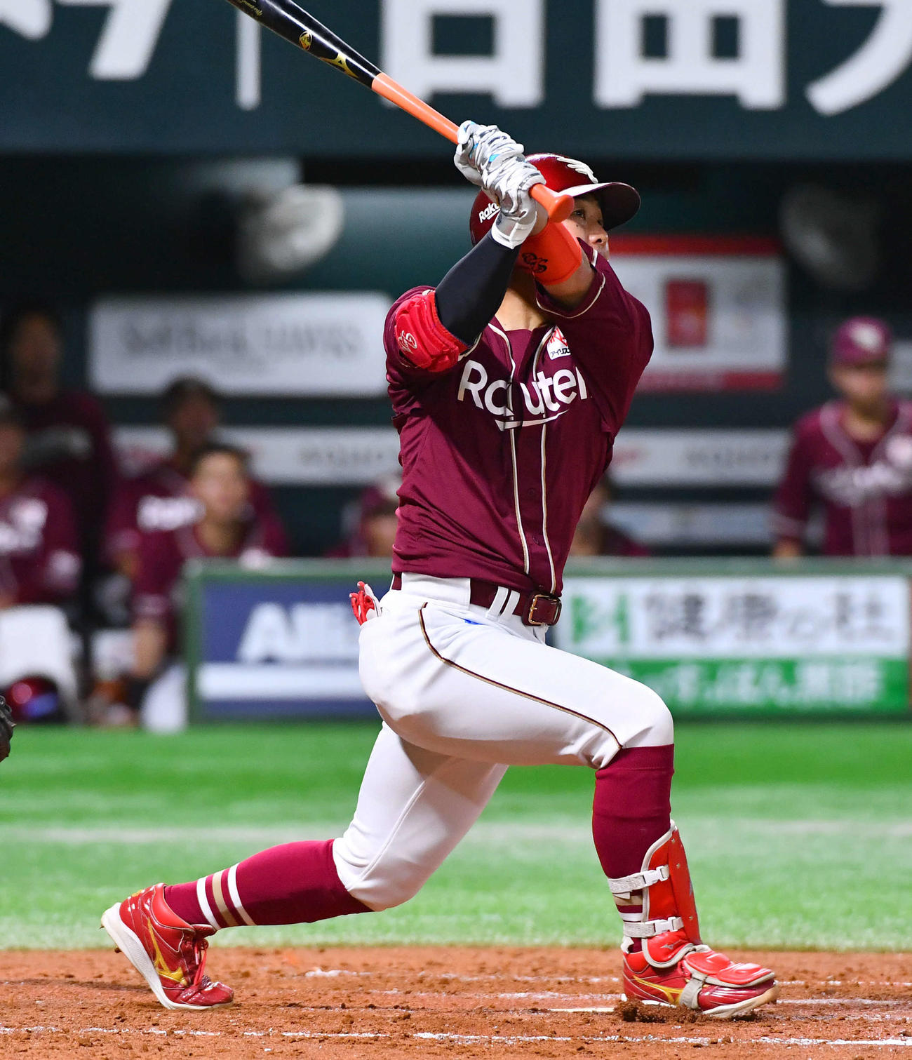 ソフトバンク対楽天　4回表楽天無死一、三塁、鈴木大は逆転の右越え3点本塁打を放つ（撮影・岩下翔太）