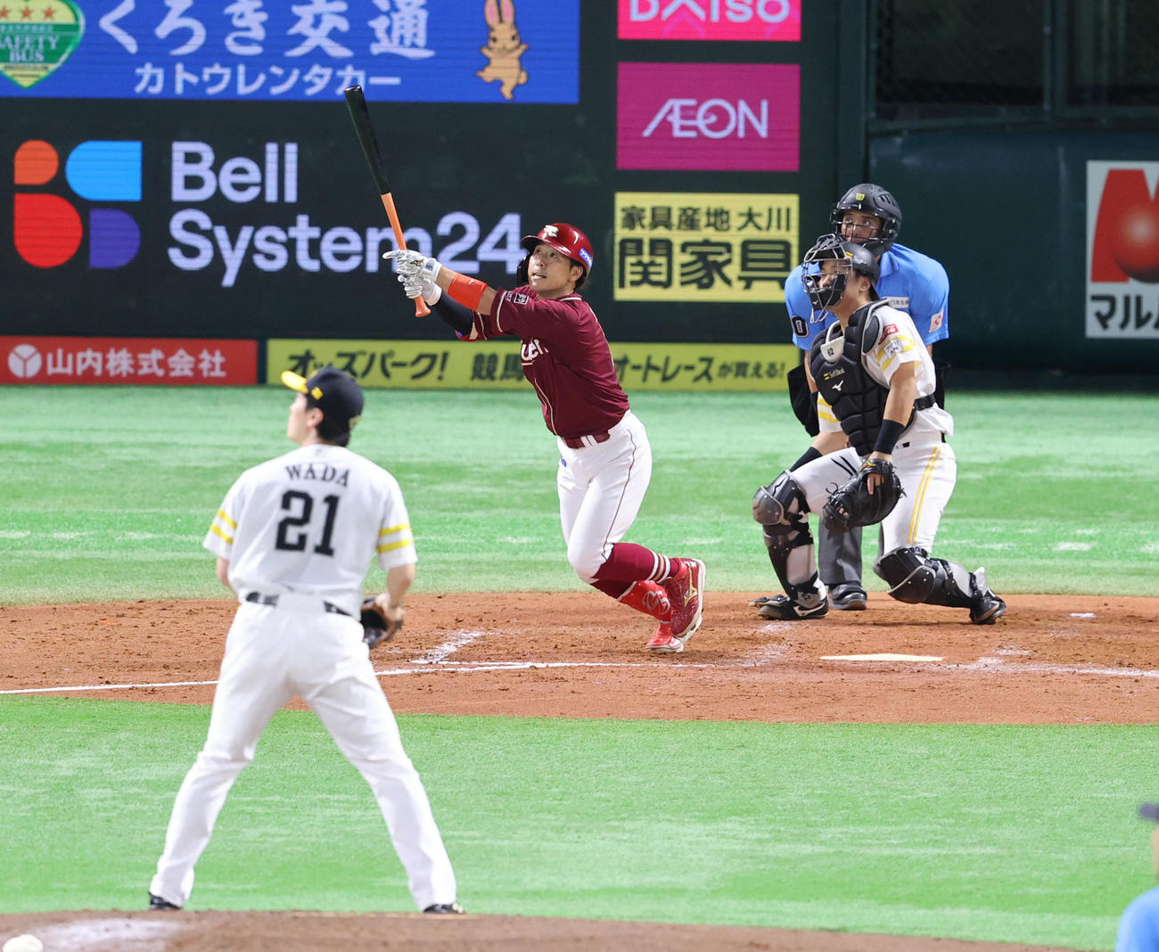 ソフトバンク対楽天　4回表楽天無死一、三塁、鈴木大は右越えに3点本塁打を放つ（撮影・梅根麻紀）