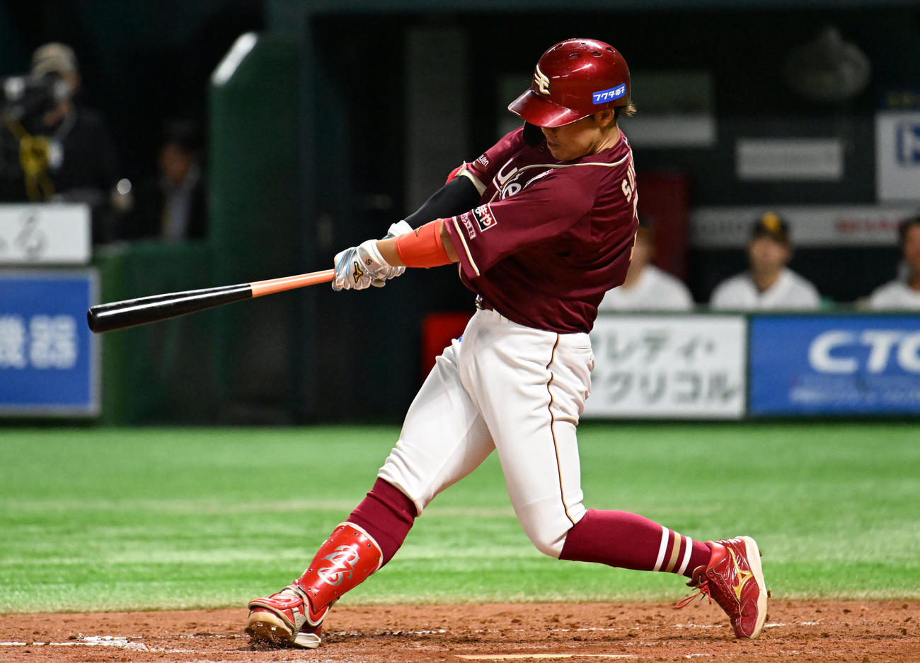 ソフトバンク対楽天　4回表楽天無死一、三塁、鈴木大は逆転3点本塁打を放つ（撮影・林敢治）