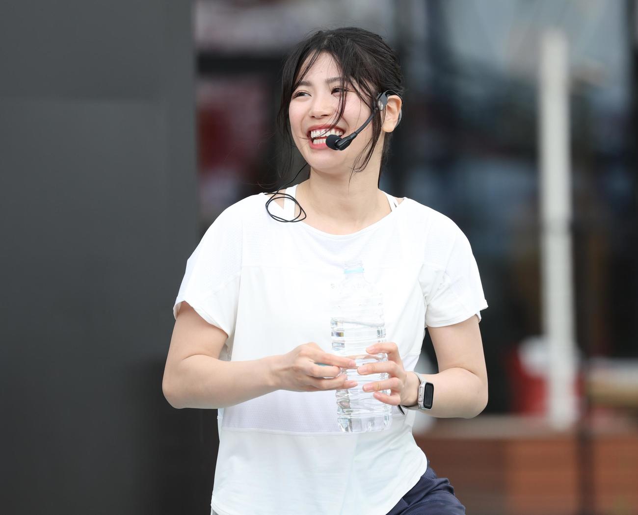 ヨガのイベントに参加するエスコンフィールド北海道アンバサダーの滝谷