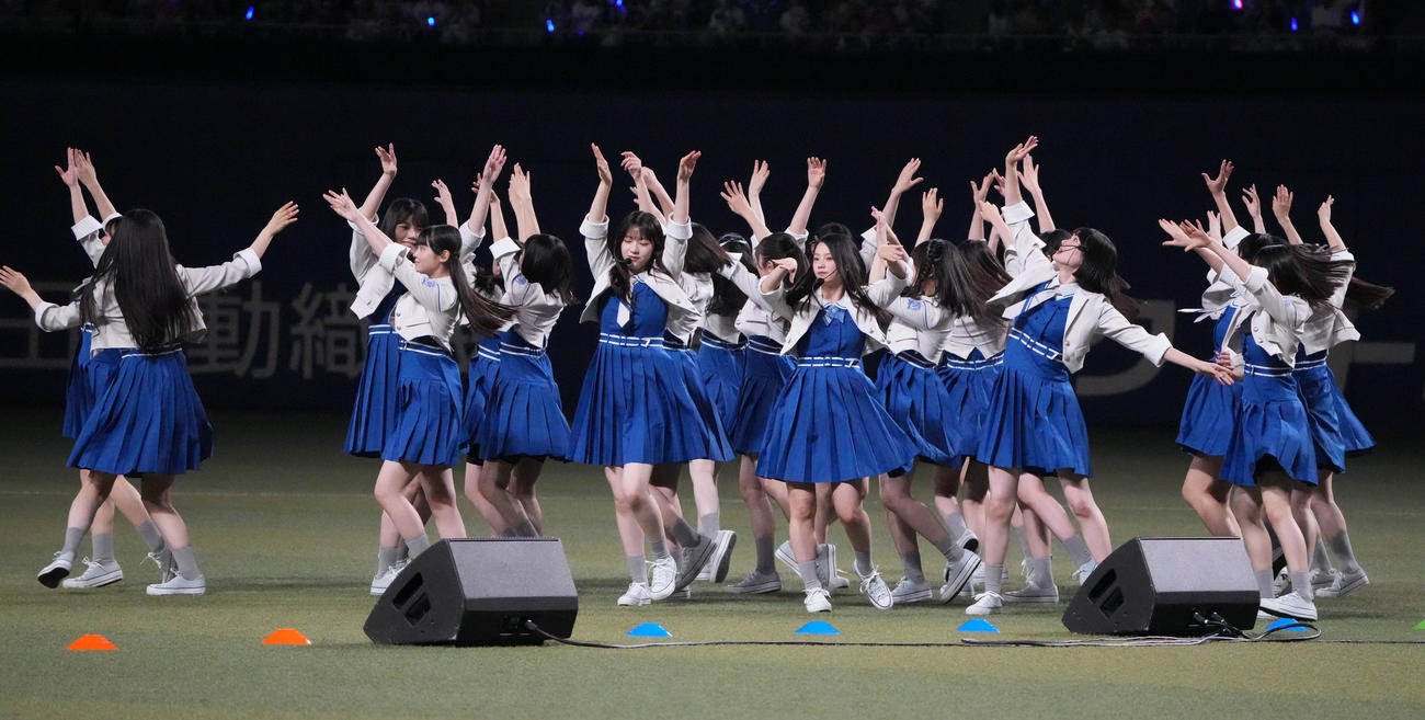 中日対広島　試合前、ミニライブを行う僕が見たかった青空（撮影・森本幸一）