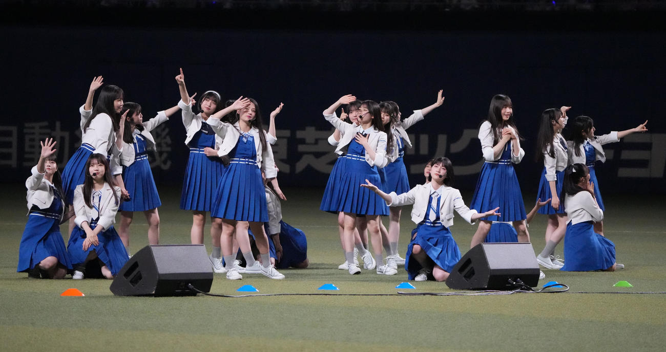 中日対広島　試合前、ミニライブを行う僕が見たかった青空（撮影・森本幸一）