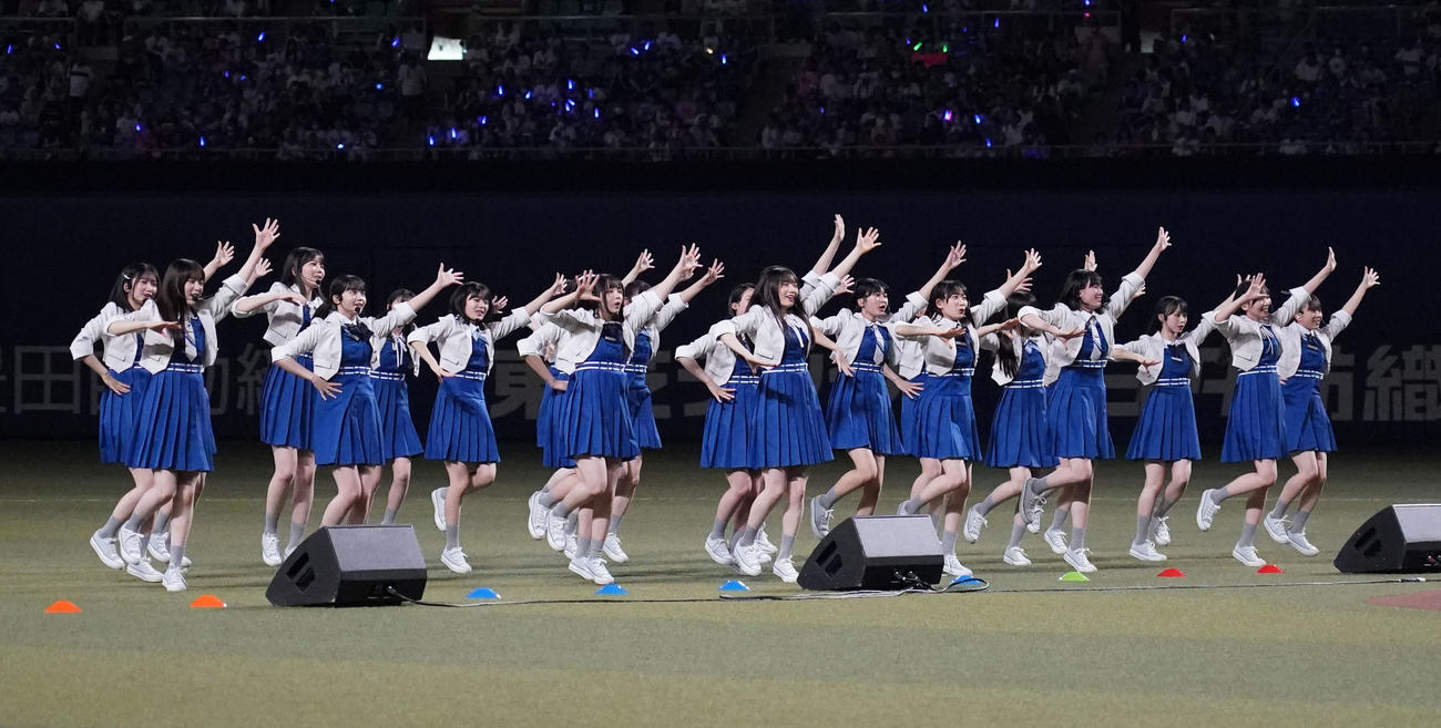 中日対広島　試合前、ミニライブを行う僕が見たかった青空（撮影・森本幸一）