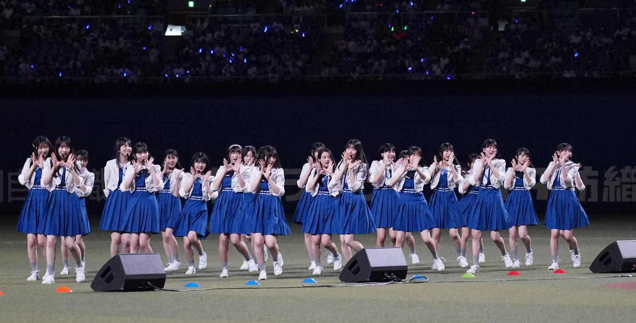 中日対広島　試合前、ミニライブを行う僕が見たかった青空（撮影・森本幸一）