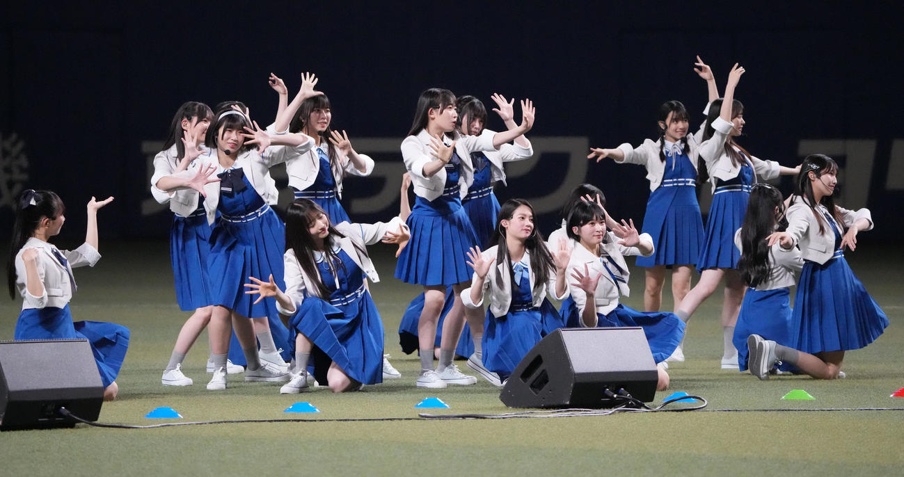 中日対広島　試合前、ミニライブを行う僕が見たかった青空（撮影・森本幸一）