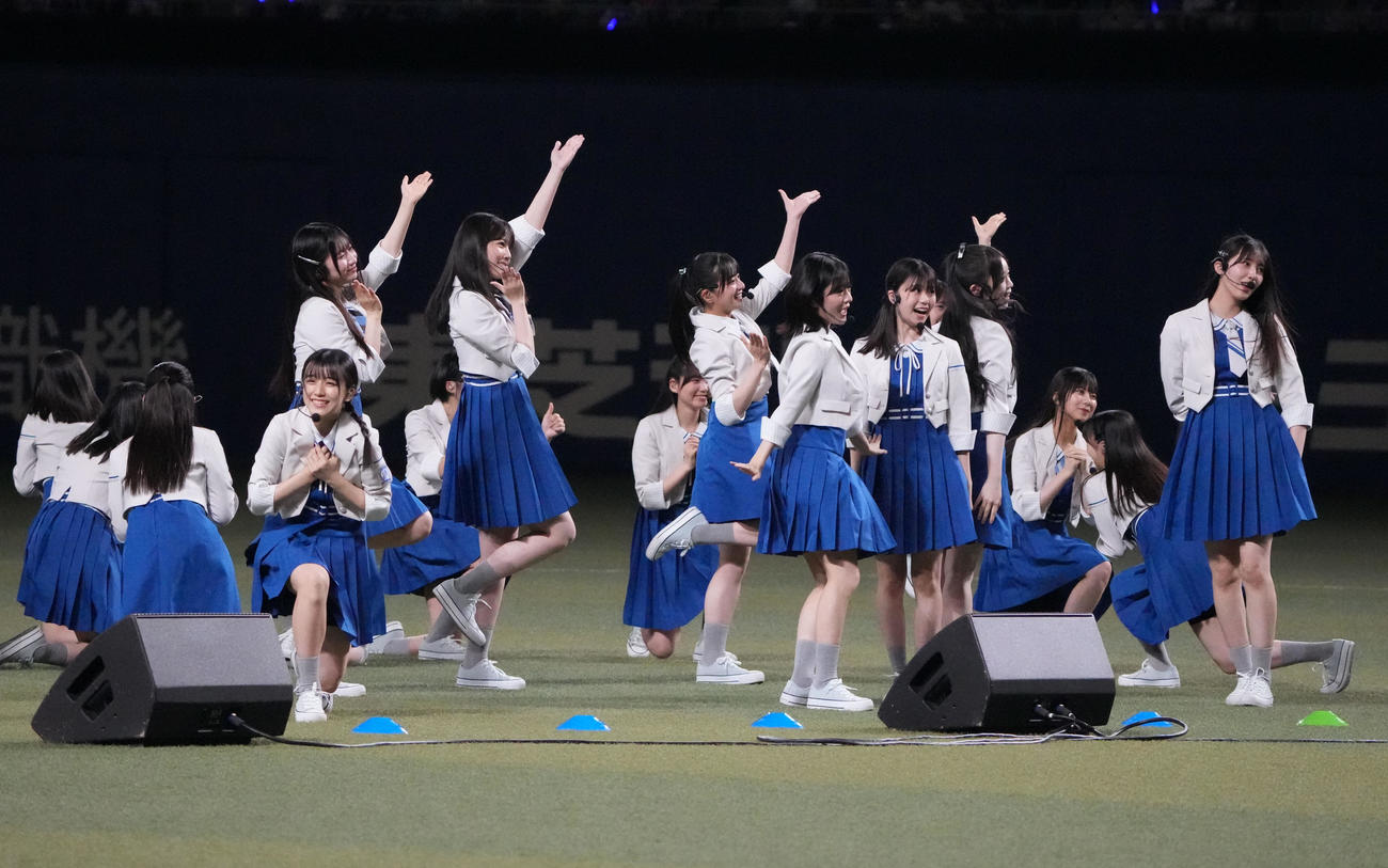 中日対広島　試合前、ミニライブを行う僕が見たかった青空（撮影・森本幸一）