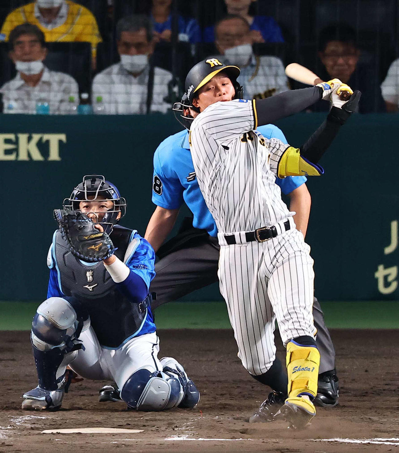 5日DeNA戦の10回裏、三振に倒れる森下