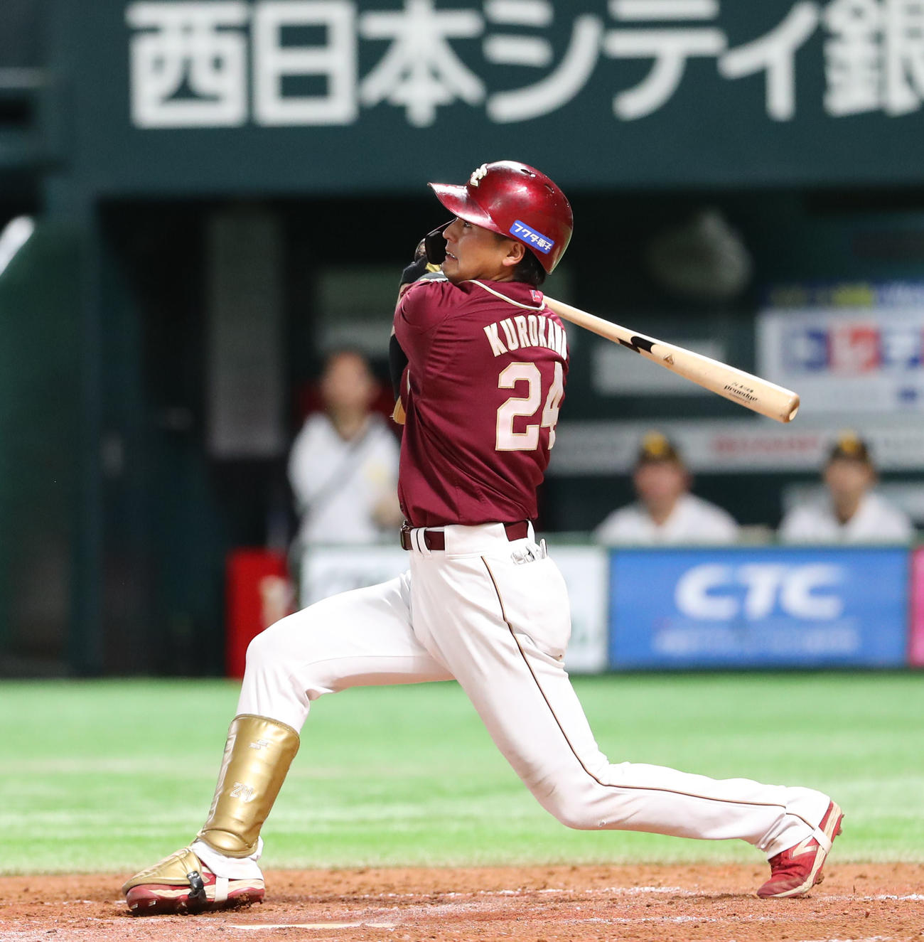 ソフトバンク対楽天　5回表楽天1死二塁、黒川は右中間に2点本塁打を放つ（撮影・鬼束羽瑠菜）