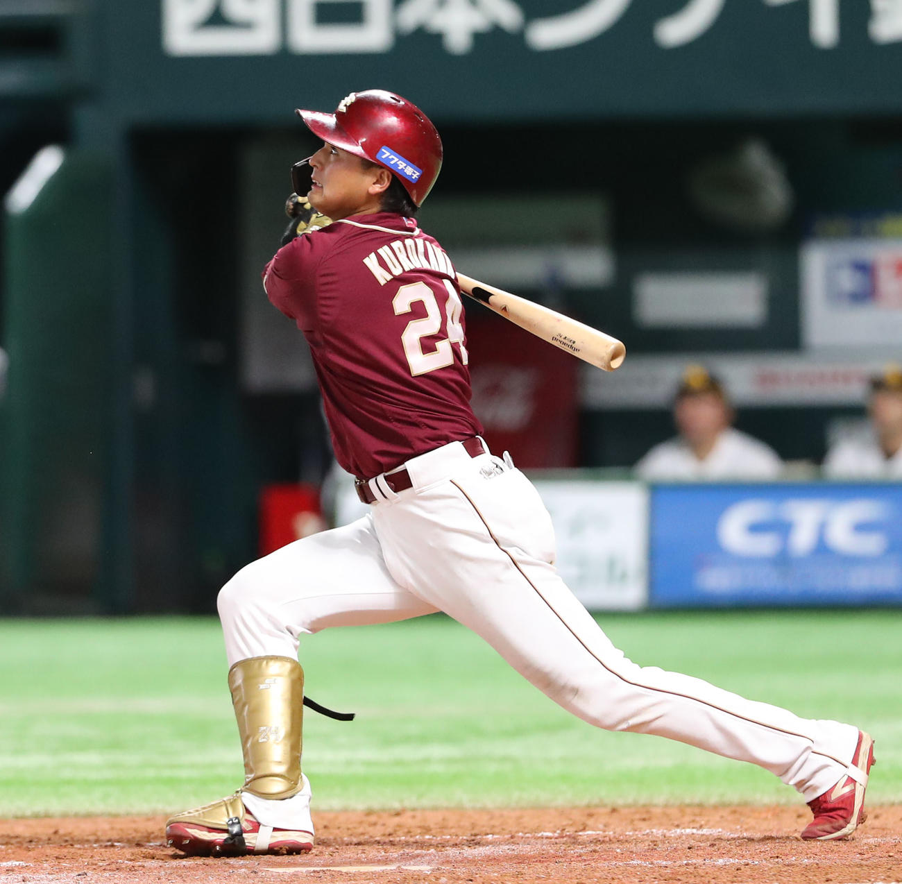ソフトバンク対楽天　5回表楽天1死二塁、黒川は右中間に2点本塁打を放つ（撮影・鬼束羽瑠菜）