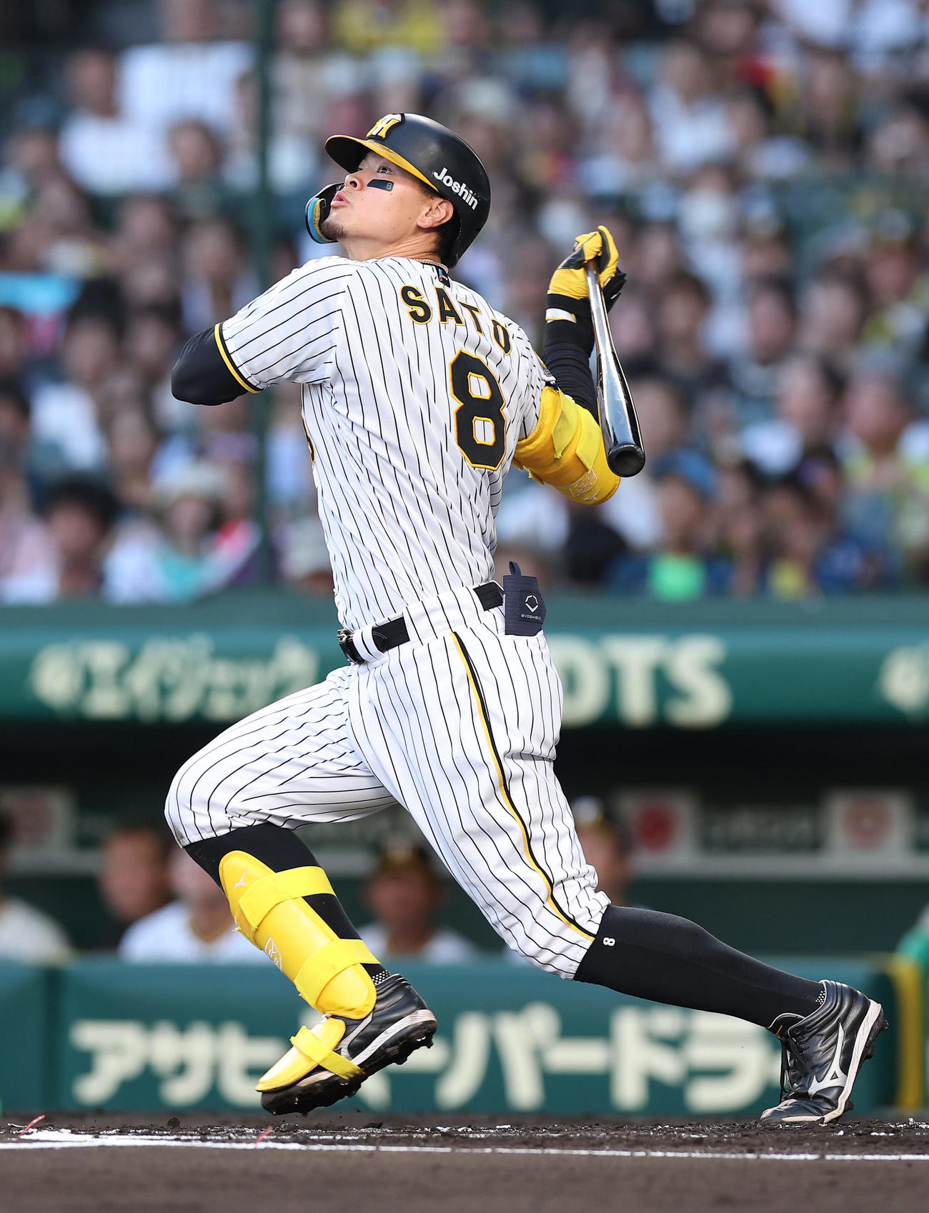 阪神対DeNA 2回裏阪神1死、左前打を放つ佐藤輝（撮影・前田充）