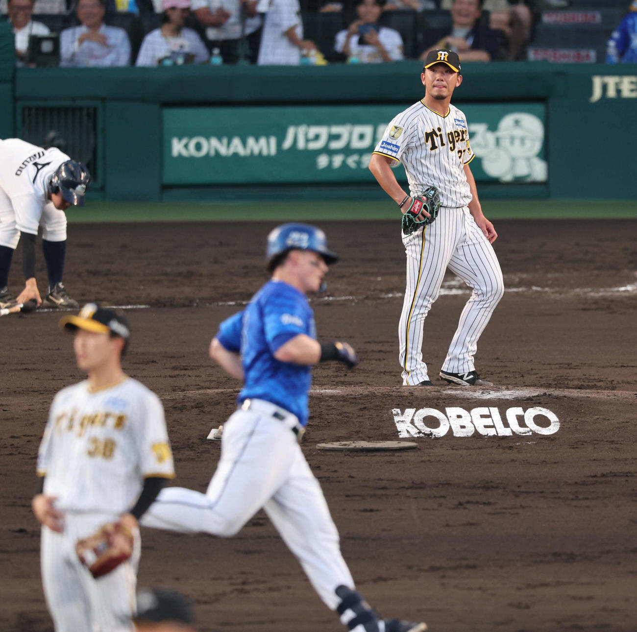 阪神対DeNA 4回表DeNA1死、伊藤将はオースティンに中越え先制本塁打を浴びる（撮影・宮崎幸一）