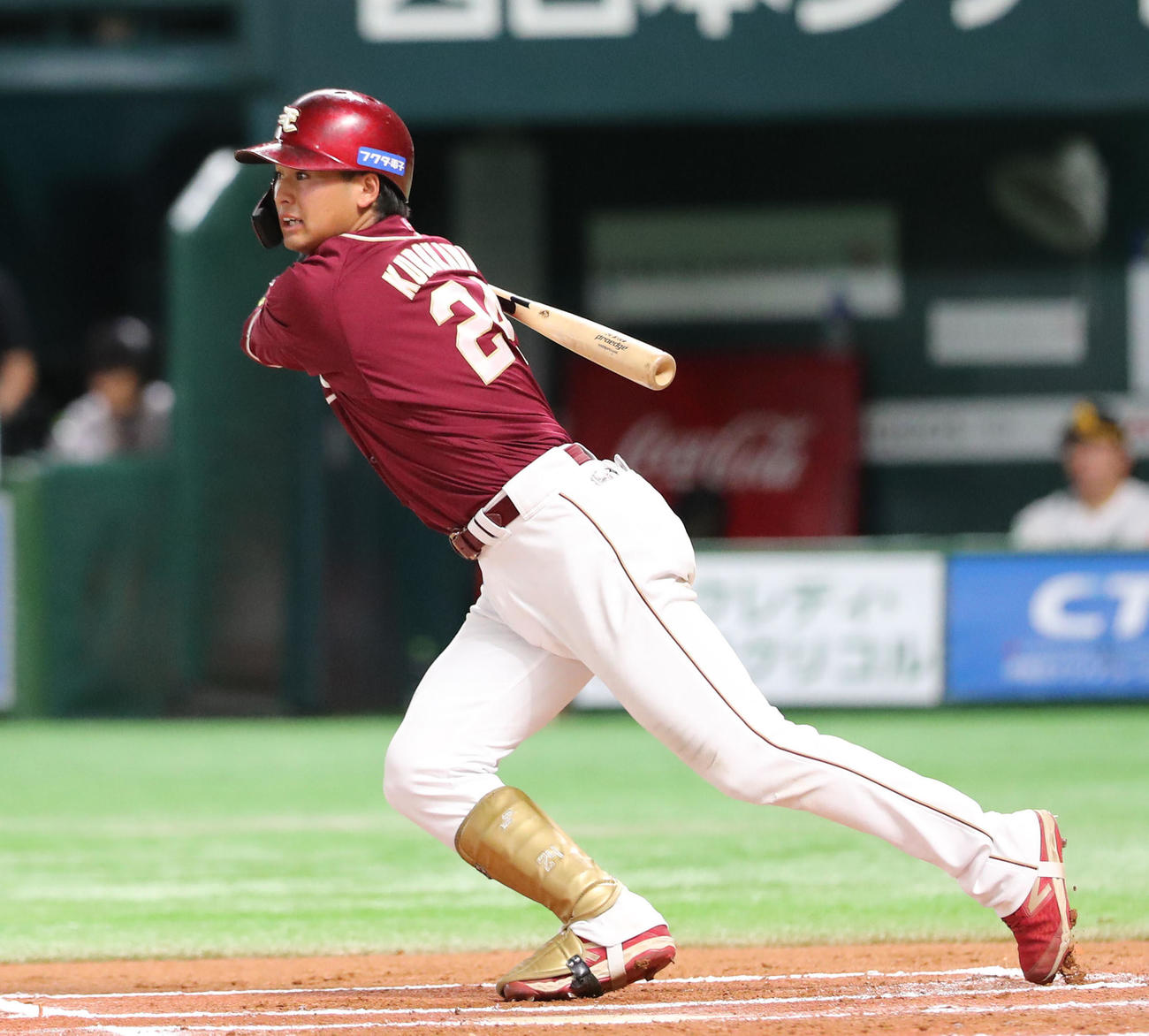ソフトバンク対楽天　6回表2死一、二塁、黒川は左前適時打を放つ（撮影・鬼束羽瑠菜）