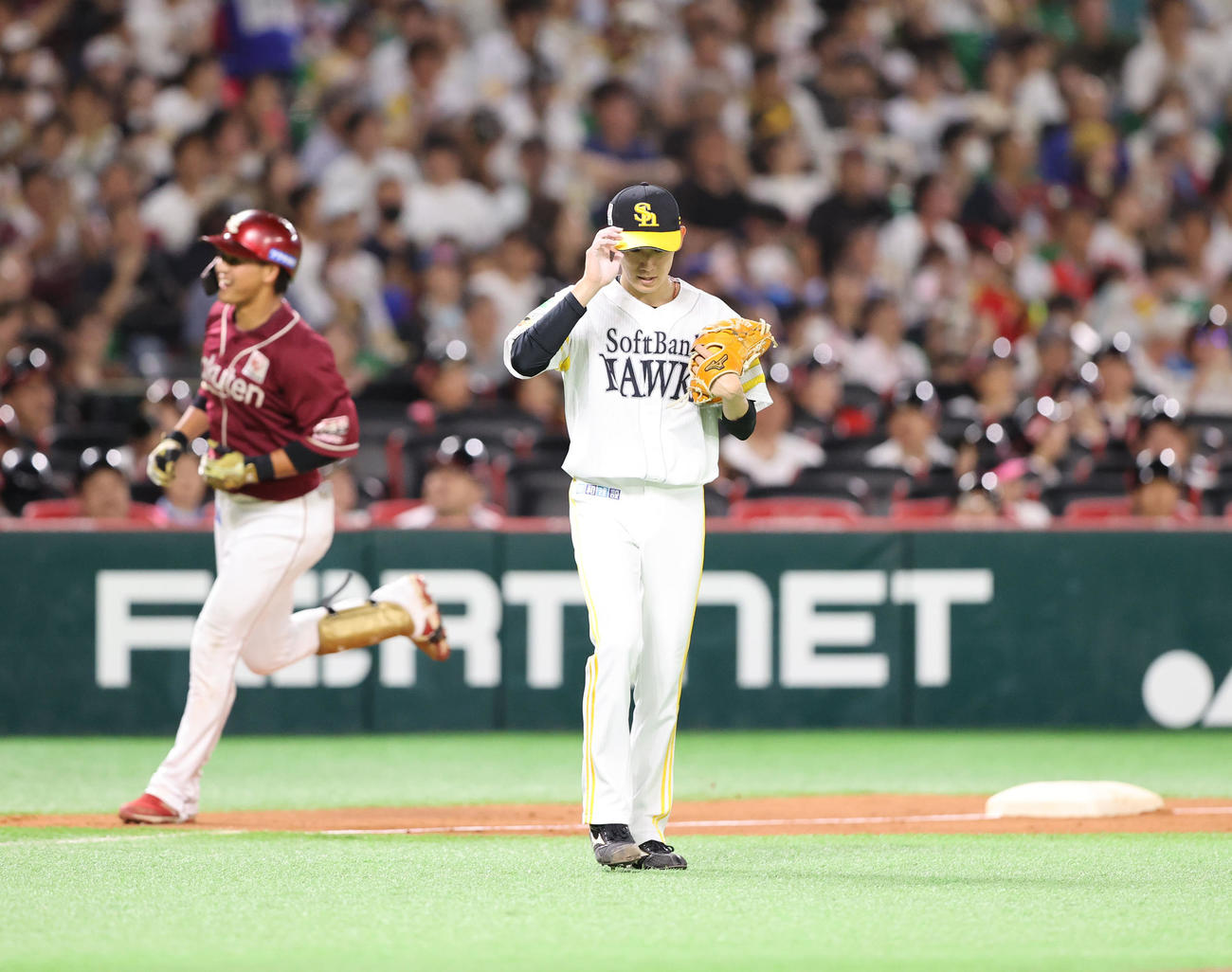 ソフトバンク対楽天　5回表楽天1死二塁、黒川に右中間に2点本塁打を浴びた大津亮介（撮影・梅根麻紀）