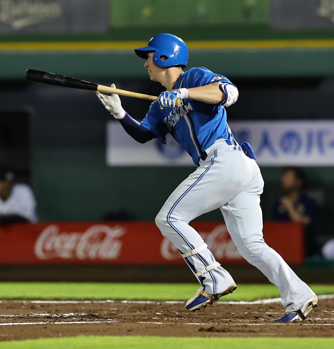 オリックス対日本ハム　7回表日本ハム無死、松本剛は右前打を放つ（撮影・上田博志）