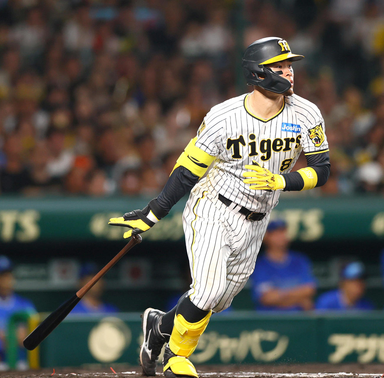 阪神対DeNA 6回裏阪神2死一、三塁、佐藤輝は右前適時打を放つ（撮影・上山淳一）