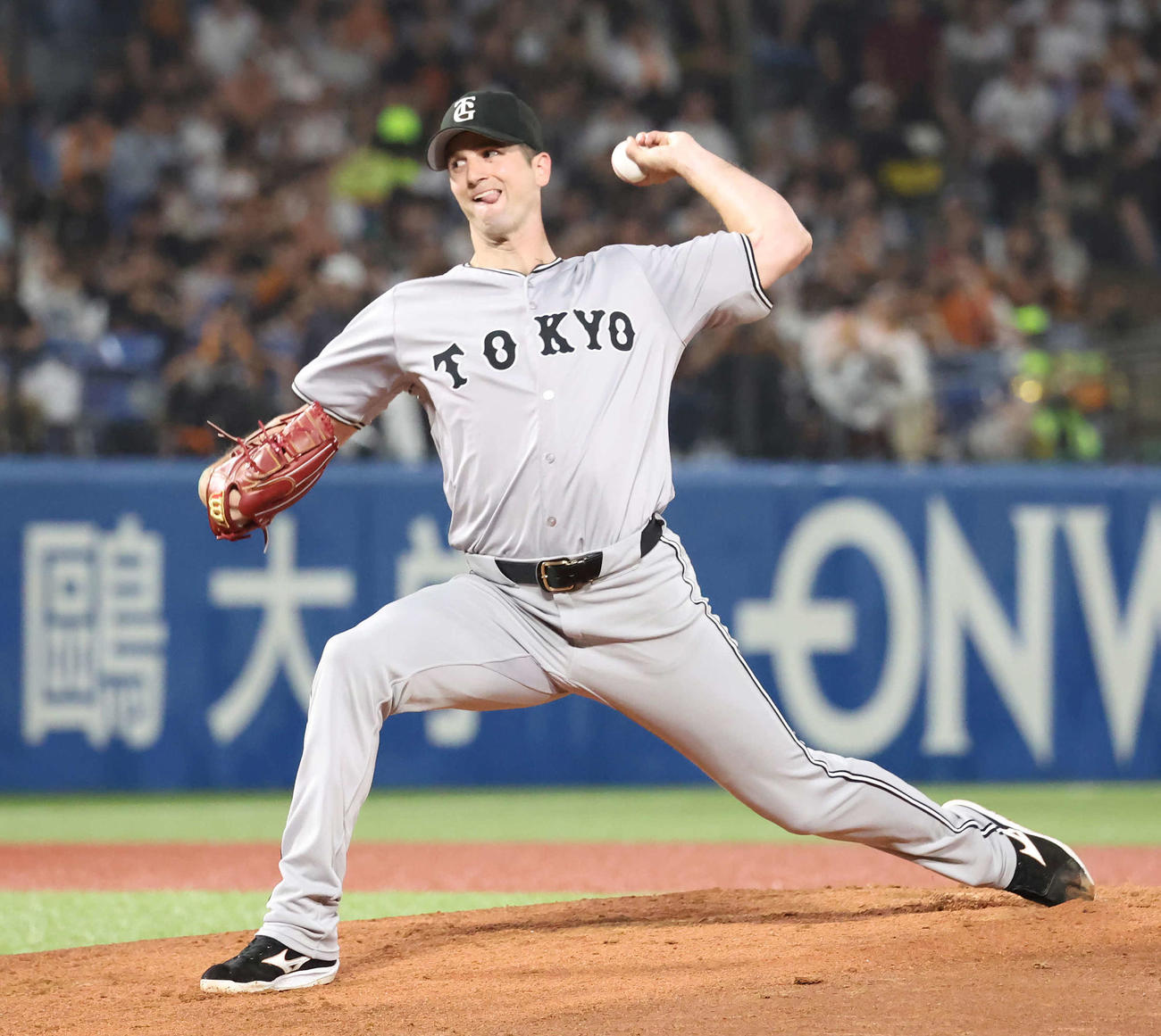 ヤクルト対巨人　力投する巨人先発グリフィン（撮影・丹羽敏通）