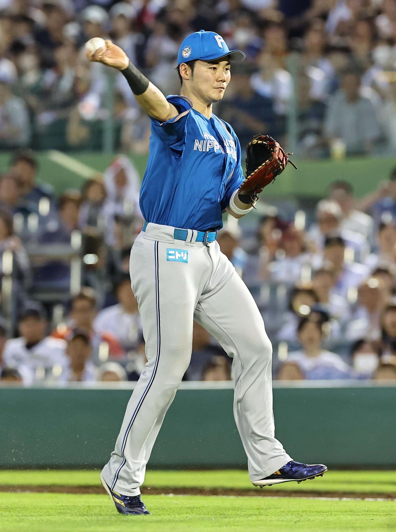 オリックス対日本ハム　5回裏オリックス1死二、三塁、清宮は本塁へ野選し宗の生還を許す（撮影・上田博志）